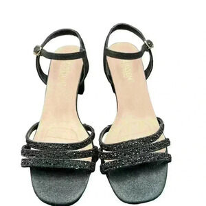De Blossom Collection 3” black heel and 3 sequins straps. Size 8.